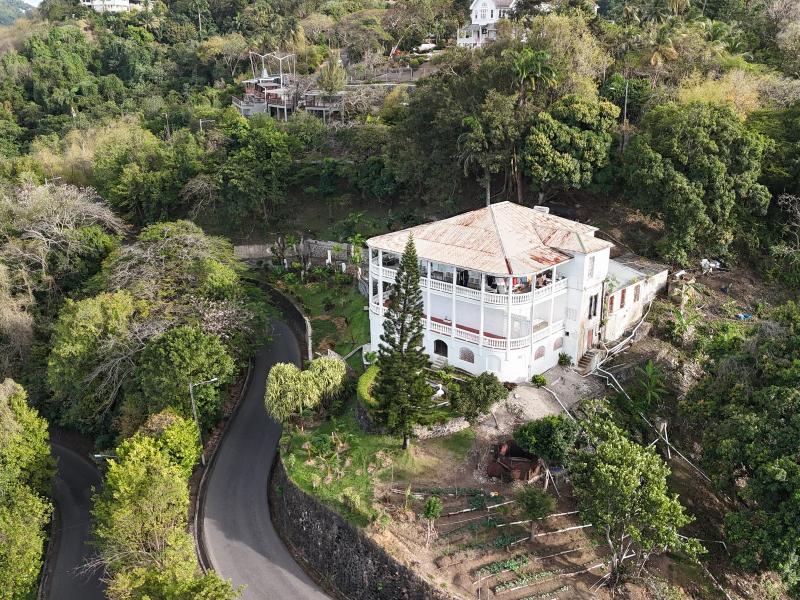 Colonial Hilltop Estate , 