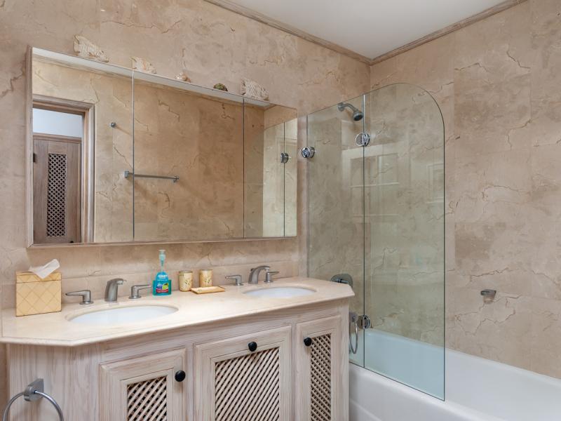 The Beach Hut -Beachfront , Beach Front , Prospect , St James , West Coast 