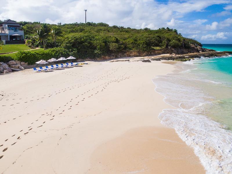 Villa Nevaeh, Beachfront , Long Bay 