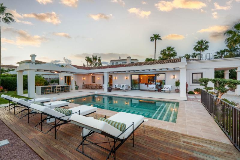 Luxury Spanish Villa for Sale in Nueva Andalucía Luxury Spanish Villa for Sale in Nueva Andalucía