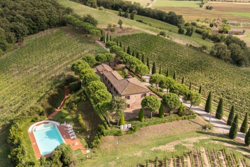 Luxury Farmhouse with Vineyards and Pool