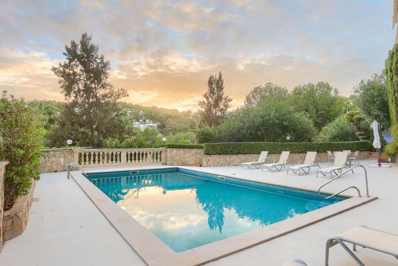 Renovated apartment in Cas Catala with sea views