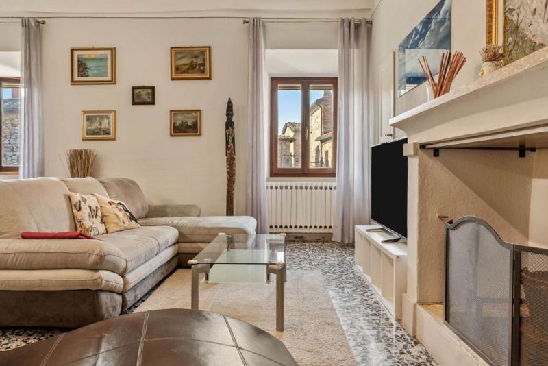 Prestigious Historic Apartment for Sale in Montefollonico, Tuscany