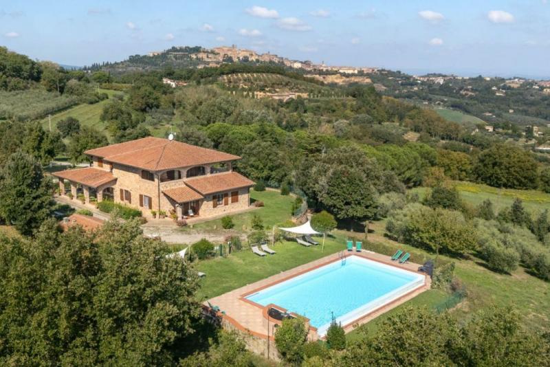 Hilltop Estate With Panoramic Views