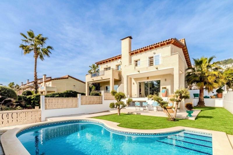 Semi-Detached Villa with Pool in Levantina, Sitges