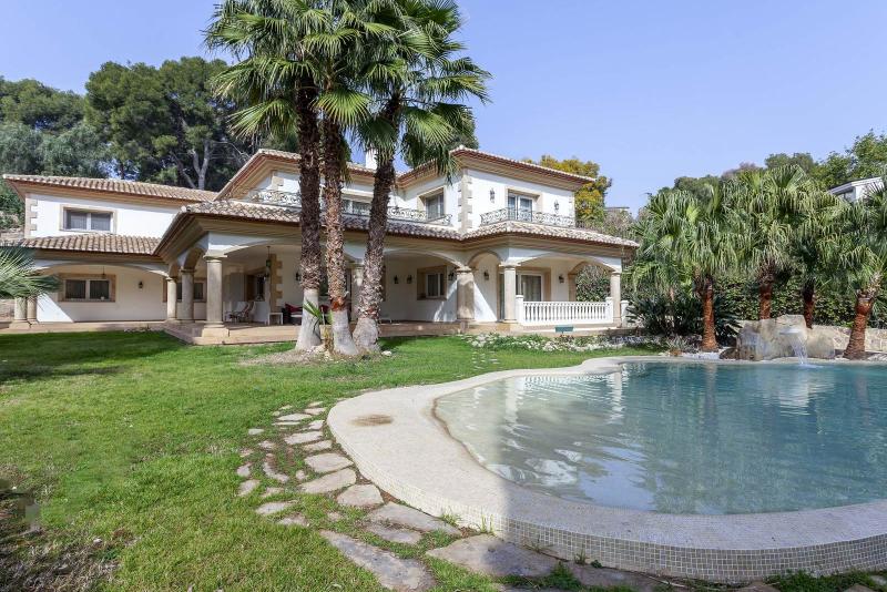 Exceptional Seven-Bedroom Villa