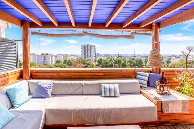 Bright Four-Bedroom Apartment with Sea Views in Sitges