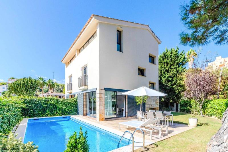 Sea View Villa for Sale in Vallpineda, Sitges