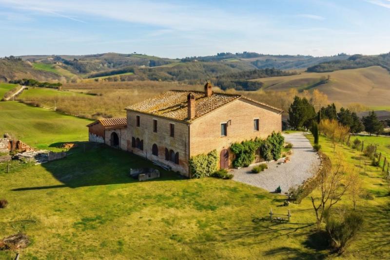 Tuscan Farmhouse with Annexes