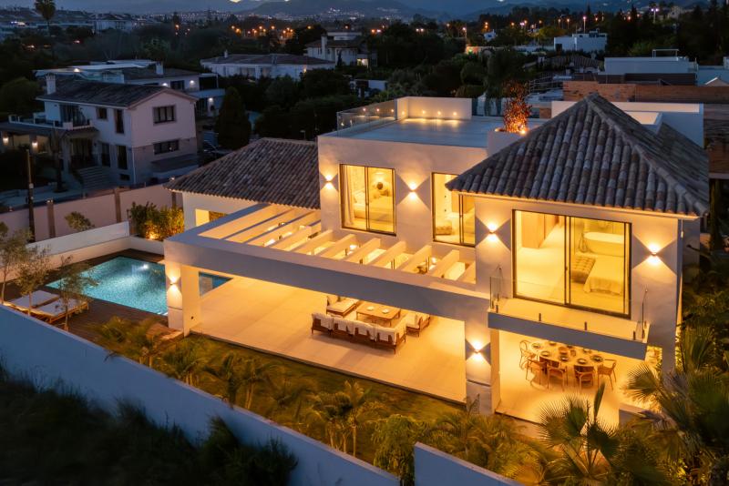 Contemporary Luxury Villa for Sale in San Pedro de Alcántara, Marbella