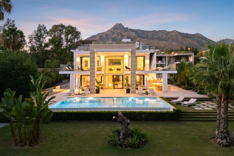 Luxury Villa for Sale in Altos de Puente Romano, Marbella Golden Mile