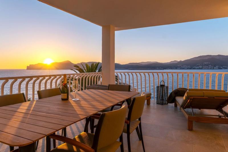 Luxury Dual Aspect Residence with Panoramic Views in Santa Ponsa