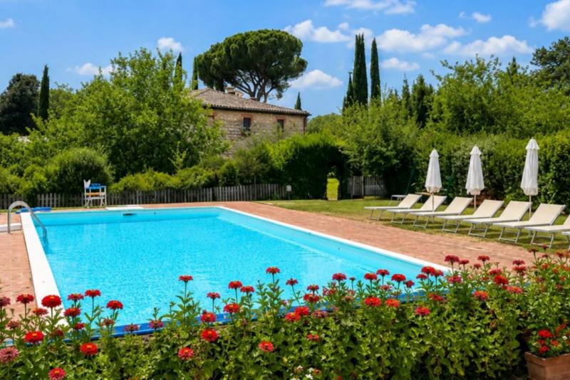1750s Tuscan Villa with Heated Pool and Truffle Reserve – Siena, Tuscany