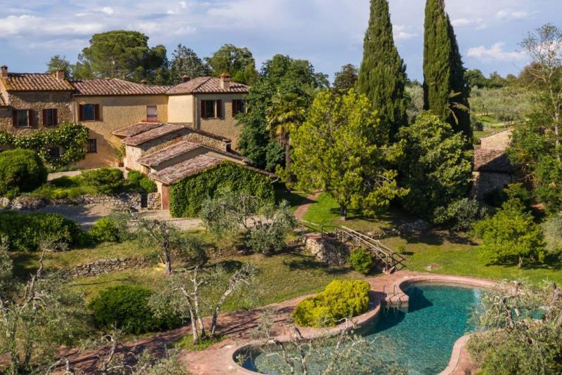 1700s Country Mansion with Pool, Spa & Guest Cottages
