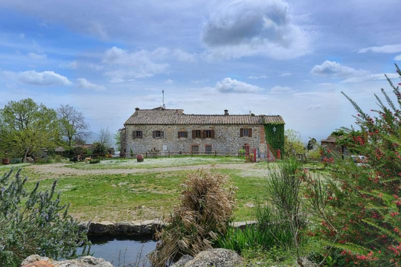 Tuscan Equestrian Estate with Farmhouse