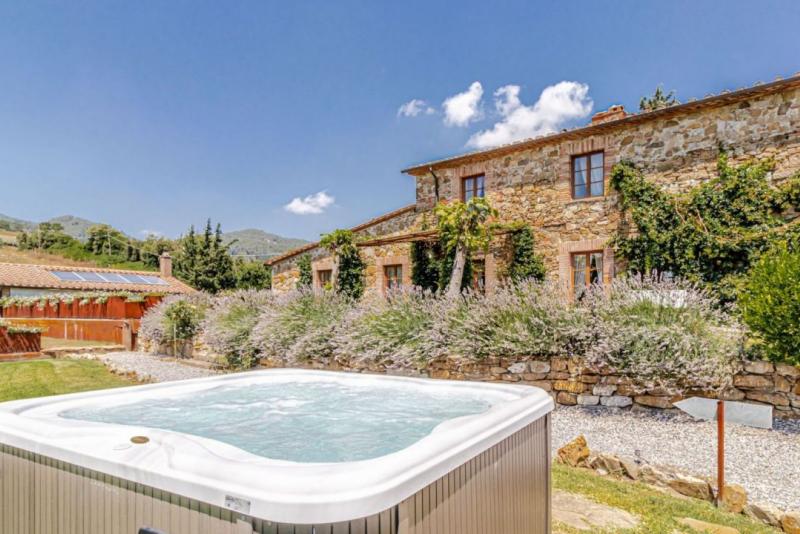 Country House/Farmhouse for sale for sale in Pisa - Montecatini Val di Cecina