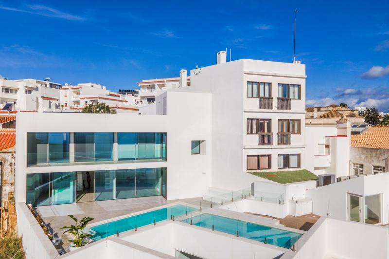 Renovated Contemporary 3-Bedroom Villa