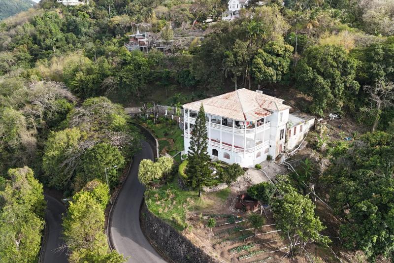 Colonial Hilltop Estate